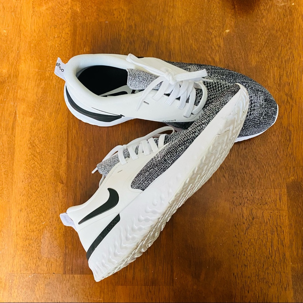 Nike Flyknit Odyssey React Sneakers